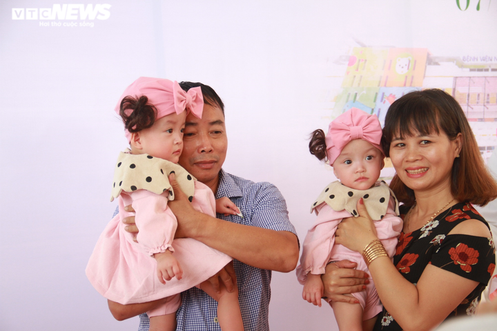 Trúc Nhi - Diệu Nhi tươi cười rạng rỡ trong ngày xuất viện - 6