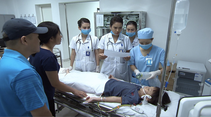 Bị chê đóng bác sĩ nhưng đọc tên thuốc như đánh vần, Thúy Hằng nói gì? - 1