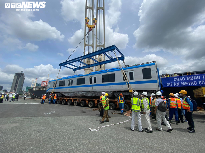 Ảnh: Chuyển tàu Metro số 1 xuống xe siêu trường, siêu trọng - 6
