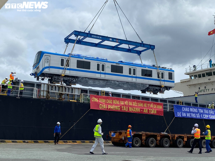 Ảnh: Chuyển tàu Metro số 1 xuống xe siêu trường, siêu trọng - 3