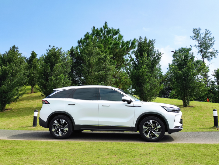 Beijing X7 giá từ 530 triệu đồng, tham vọng đấu CR-V và CX-5 - 3