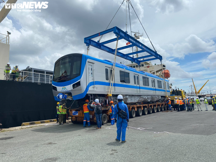 Ảnh: Chuyển tàu Metro số 1 xuống xe siêu trường, siêu trọng - 7