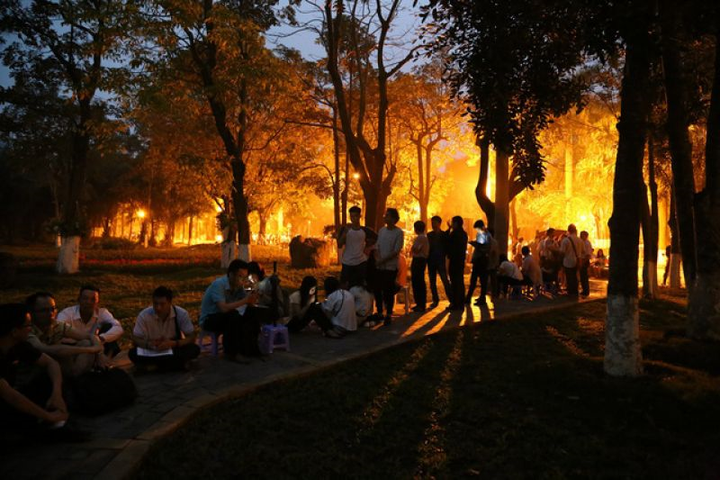 Khách xếp hàng cả cây số để xem nhà mẫu và mua nhà tại Ecopark - 6