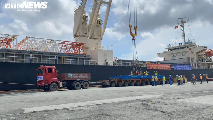 Ảnh: Chuyển tàu Metro số 1 xuống xe siêu trường, siêu trọng - 1