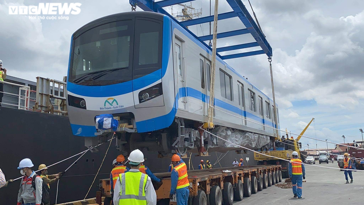 Ảnh: Chuyển tàu Metro số 1 xuống xe siêu trường, siêu trọng - 8