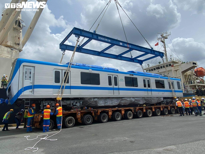 Ảnh: Chuyển tàu Metro số 1 xuống xe siêu trường, siêu trọng - 9