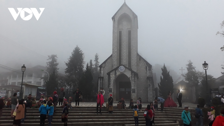 Sa Pa giảm còn 9,3 độ C, rét nhất từ đầu mùa thu đến nay - 1