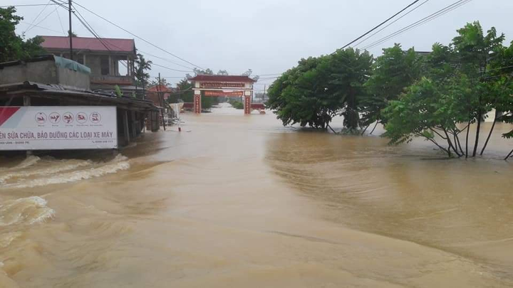 Dân kêu cứu vì bị cô lập trong lũ, Quảng Trị ứng cứu khẩn cấp - 3