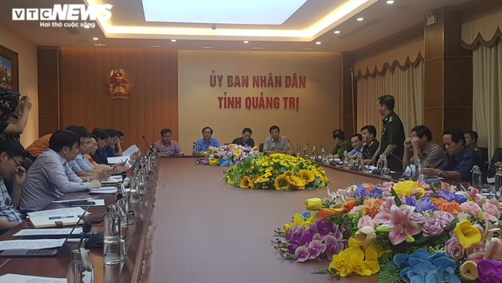 Quảng Trị: Ứng cứu được 1 thuyền viên, 11 người vẫn mắc kẹt cùng tàu - 2