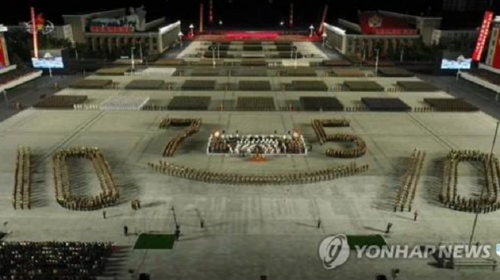 Lễ duyệt binh Triều Tiên: Binh sỹ bật khóc, tên lửa xuyên lục địa mới xuất hiện - 2