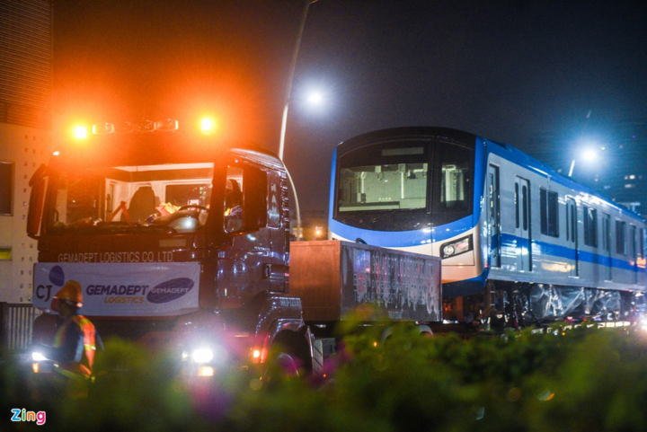 Tàu metro số 1 về đến depot Long Bình - 7