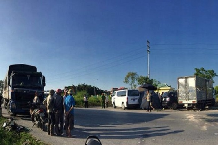 Xe con đấu đầu xe tải, 5 người thương vong: Xác định danh tính nạn nhân - 1