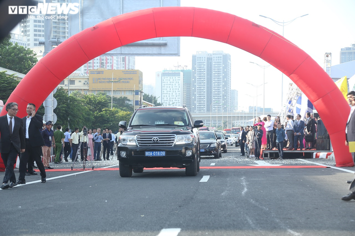 Ảnh: Toàn cảnh đường trên cao hơn 5.000 tỷ đồng vừa được thông xe ở Hà Nội - 7