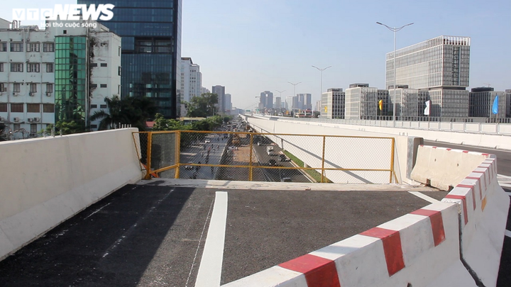 Ảnh: Toàn cảnh đường trên cao hơn 5.000 tỷ đồng vừa được thông xe ở Hà Nội - 6