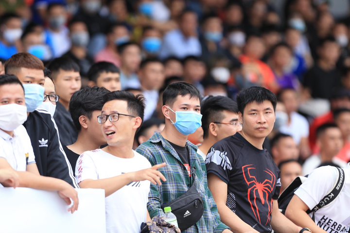 Khai mạc Ngoại hạng 'phủi' Hà Nội 2020: Sân chơi phong trào chật kín khán giả - 1