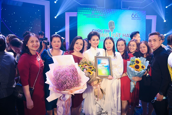 Á quân 'Giọng hát hay Hà Nội': 'Tôi còn chân quê nên chưa được đại gia để mắt' - 1