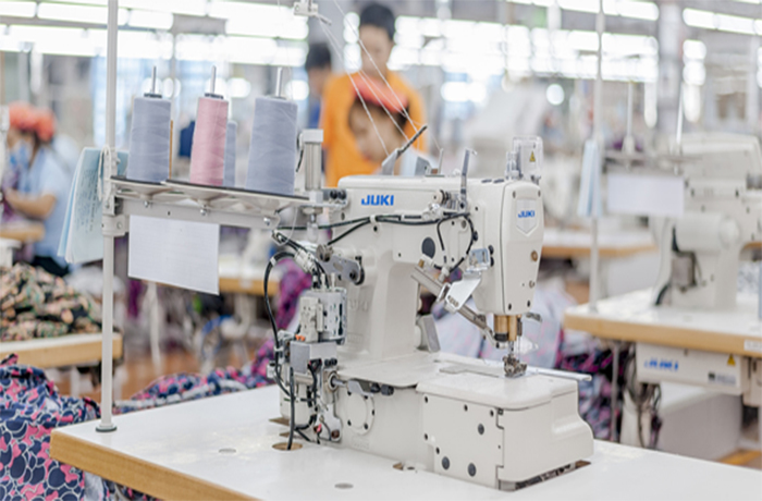 Cổ phiếu May Sông Hồng lao dốc: Sếp lớn kẻ mua, người bán - 1