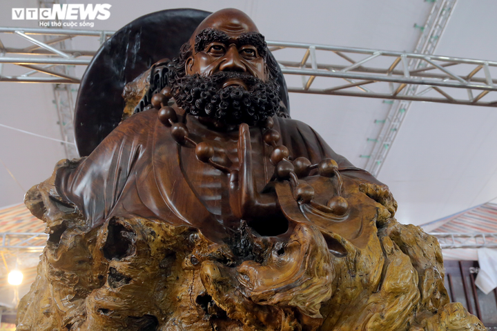 Choáng ngợp nội thất bằng gỗ khổng lồ, giá siêu đắt ở hội chợ Hà Nội - 11