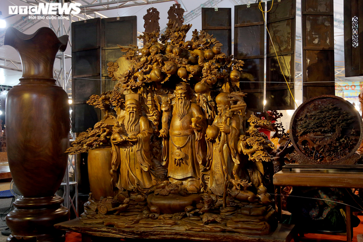 Choáng ngợp nội thất bằng gỗ khổng lồ, giá siêu đắt ở hội chợ Hà Nội - 12