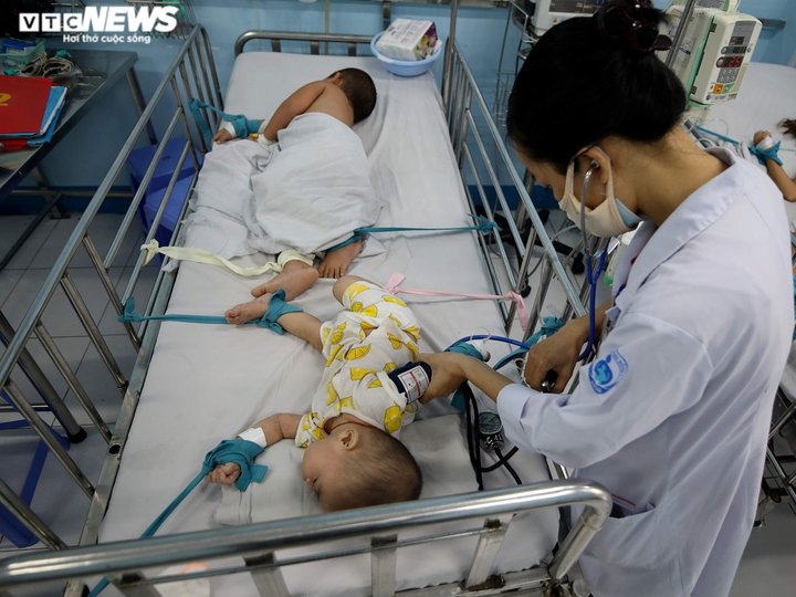 Ảnh: Bệnh chân tay miệng gia tăng nhanh ở TP.HCM - 7