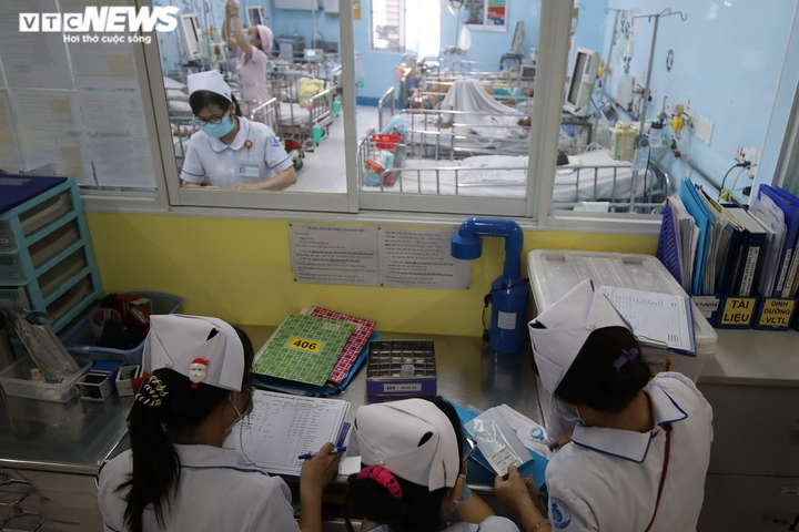 Ảnh: Bệnh chân tay miệng gia tăng nhanh ở TP.HCM - 1