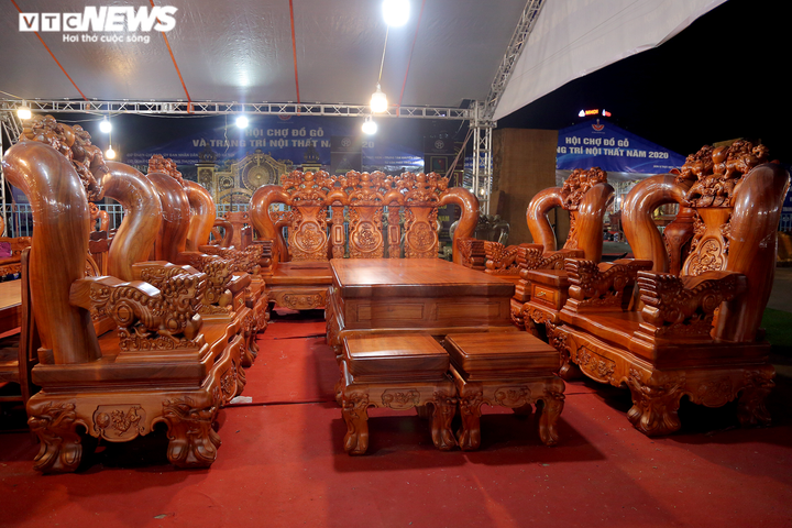 Choáng ngợp nội thất bằng gỗ khổng lồ, giá siêu đắt ở hội chợ Hà Nội - 15