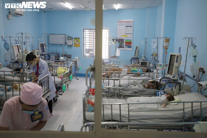 Ảnh: Bệnh chân tay miệng gia tăng nhanh ở TP.HCM - 9