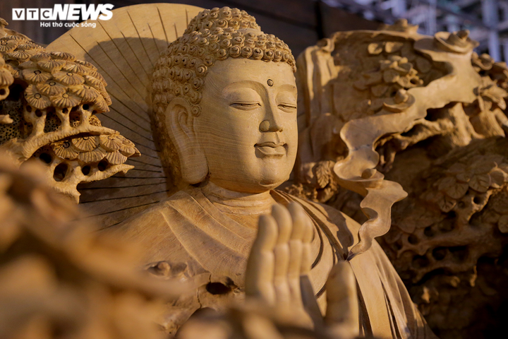 Choáng ngợp nội thất bằng gỗ khổng lồ, giá siêu đắt ở hội chợ Hà Nội - 7