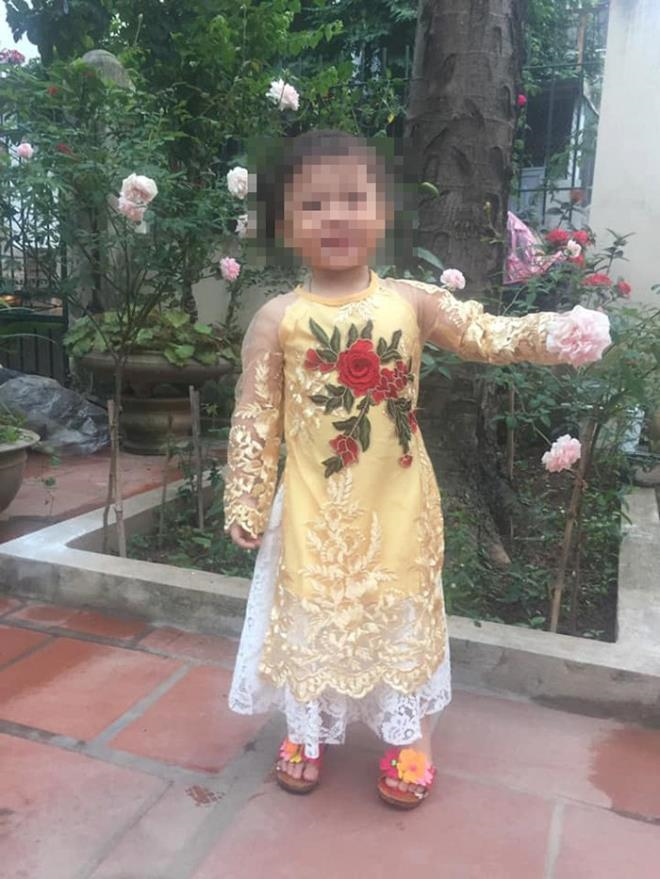 Bé gái 3 tuổi bị cha dượng, mẹ đẻ bạo hành đến chết: Một ngày 6 trận đòn roi - 2