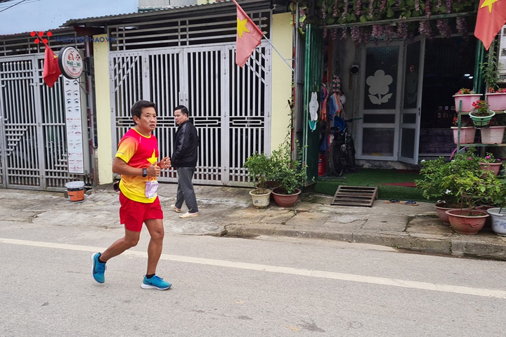Ông Đoàn Ngọc Hải hoàn thành đường chạy marathon siêu khó ở Hà Giang - 2
