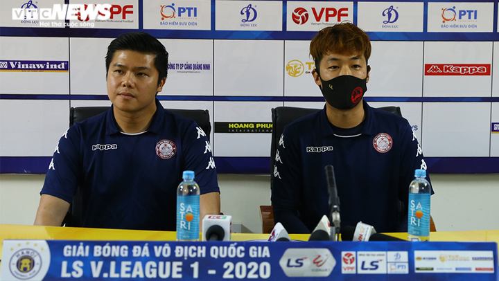 Trợ lý ngôn ngữ họp báo kiểu 'dặn gì nói nấy', CLB TP.HCM làm gì có uy vô địch - 1