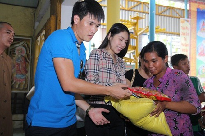 Thủy Tiên quyên được 2 tỷ đồng giúp dân vùng lũ sau 2 giờ kêu gọi - 1