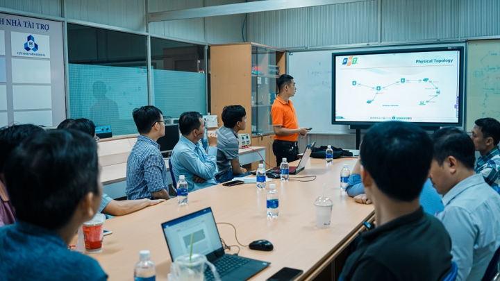 FPT Telecom trao tặng phòng lab cho nhiều trường đại học - 4