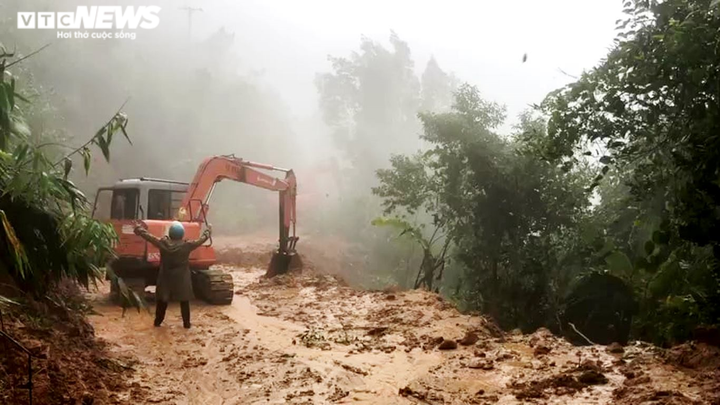 13 người mất tích ở Rào Trăng 3: Hiện trường sạt lở nguy hiểm, khó tiếp cận - 1