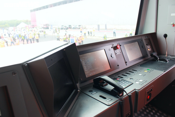 Bên trong tàu Metro số 1 ở TP.HCM có gì? - 11