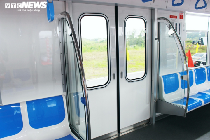 Bên trong tàu Metro số 1 ở TP.HCM có gì? - 2