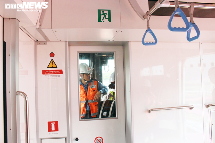 Bên trong tàu Metro số 1 ở TP.HCM có gì? - 8