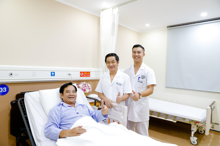 NSƯT Quang Tèo và trải nghiệm tán sỏi nhẹ nhàng như mơ - 2