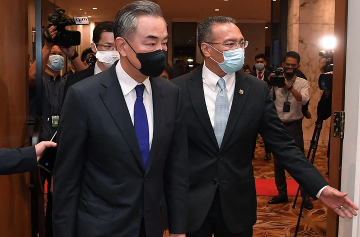 Đến Malaysia, ông Vương Nghị hứa hẹn hòa bình trên Biển Đông, chỉ trích QUAD - 1