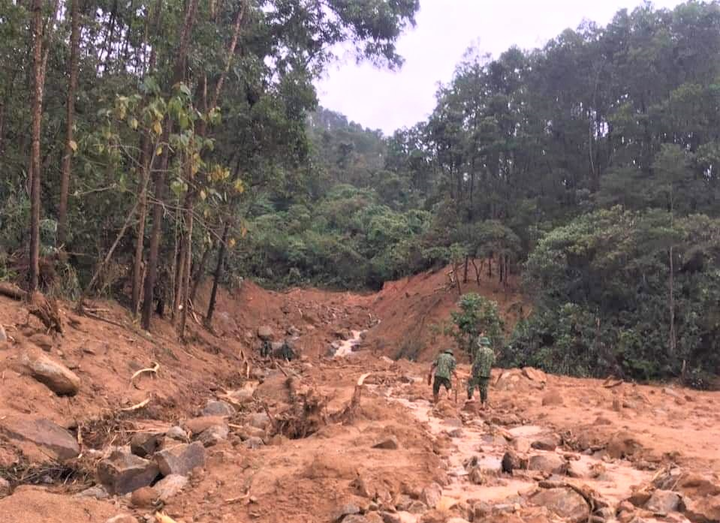 Cảnh sạt lở kinh hoàng nơi 13 cán bộ, chiến sỹ mất tích khi cứu nạn Rào Trăng 3 - 5