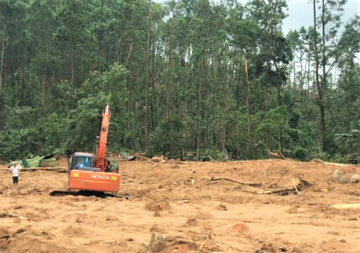 Cảnh sạt lở kinh hoàng nơi 13 cán bộ, chiến sỹ mất tích khi cứu nạn Rào Trăng 3 - 4