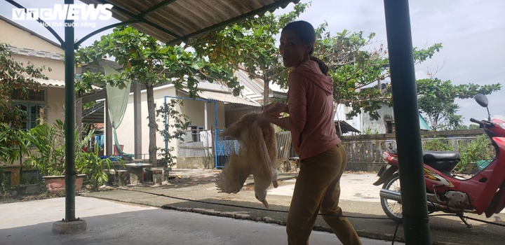 Người dân góp thực phẩm, nấu cơm tiếp sức lực lượng cứu hộ ở Rào Trăng 3 - 7