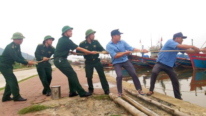 Thái Bình, Hà Tĩnh gấp rút chằng chống nhà cửa, trường học ứng phó bão số 7 - 2