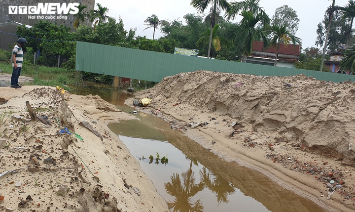 Dự án chưa hoàn thành hệ thống thoát nước, dân hứng chịu trận ngập lịch sử - 2