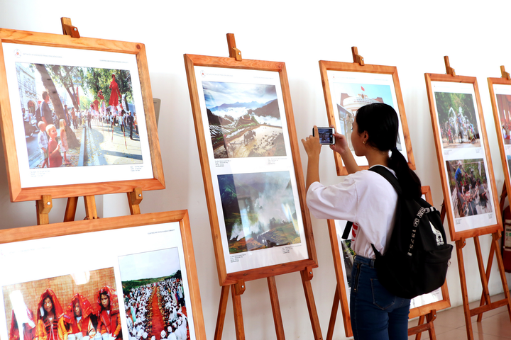 Khai mạc Triển lãm Ảnh và Phim phóng sự tại Lâm Đồng - 3