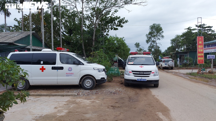 Vô vọng ngóng tin thân nhân khi xe cứu hộ rời nơi 13 cán bộ, chiến sĩ mất tích - 4