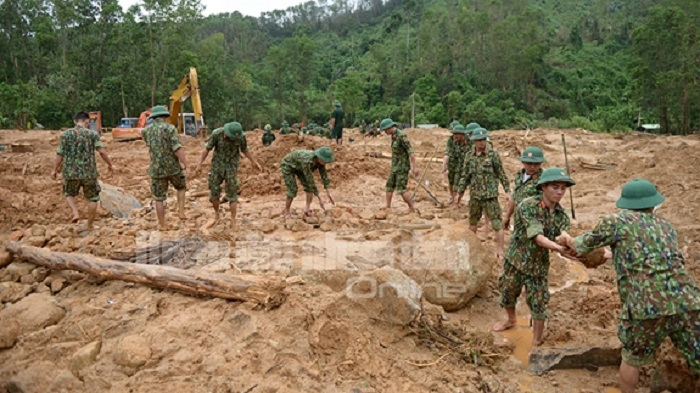 Cận cảnh hiện trường tìm kiếm đoàn cứu hộ gặp nạn ở tiểu khu 67 Huế - 4