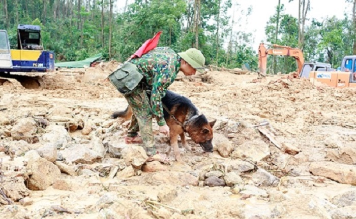 Cận cảnh hiện trường tìm kiếm đoàn cứu hộ gặp nạn ở tiểu khu 67 Huế - 6