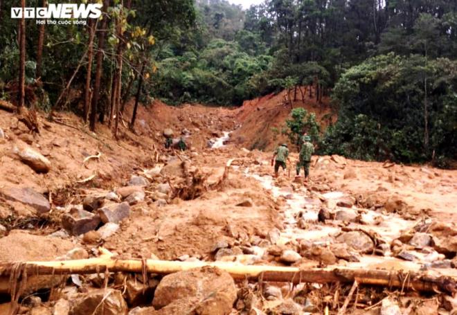 Tìm thấy 4 thi thể đầu tiên trong số 13 người của đoàn cứu hộ gặp nạn - 1