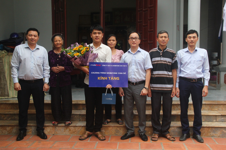 Tiếp sức ước mơ đến giảng đường cho đôi bạn 10 năm cõng nhau đi học - 2